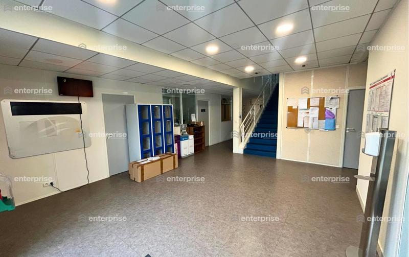 Local d'activité / Entrepôt - 741 m²