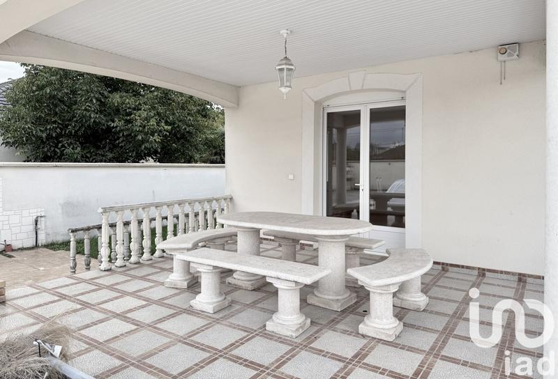 Maison - 414 m² - 8 pièces