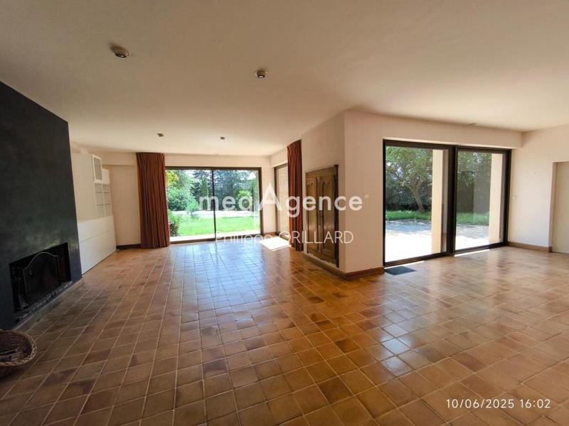 Maison - 208 m² - 8 pièces