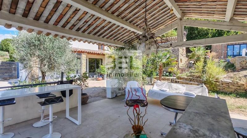 Villa - 198 m² - 6 pièces