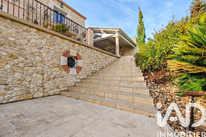 Maison - 358 m² - 8 pièces