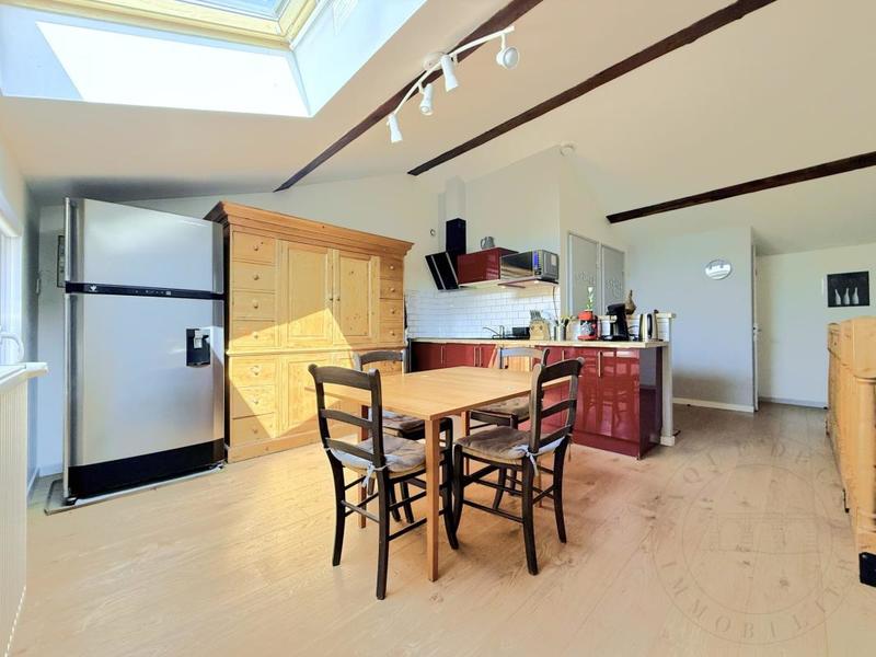 Maison - 210 m² - 9 pièces