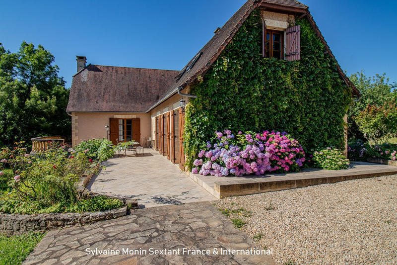 Maison - 220 m² - 7 pièces