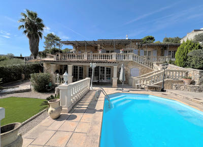 Maison - 212 m² - 7 pièces