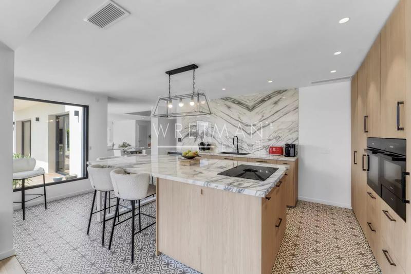 Villa - 222 m² - 6 pièces