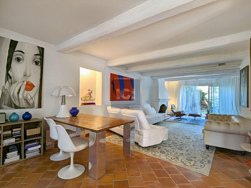 Villa - 279 m² - 8 pièces