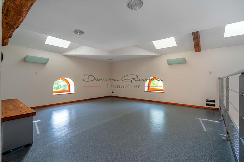 Propriété - 800 m² - 14 pièces