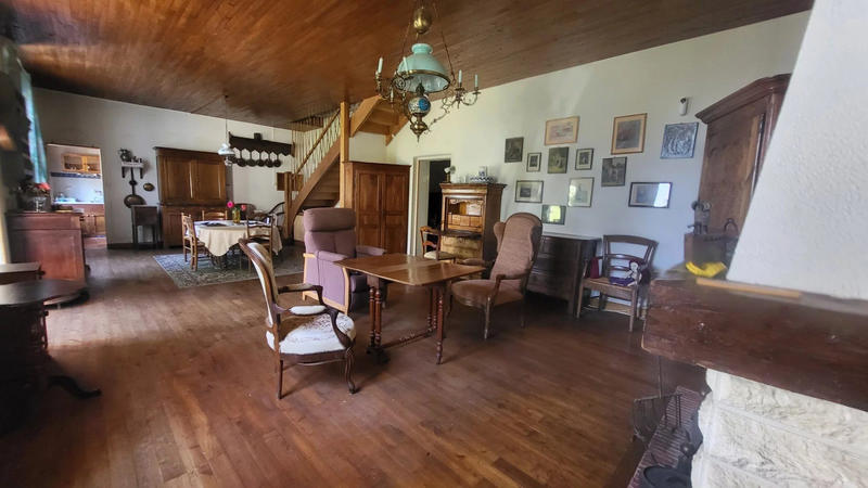 Maison - 213 m² - 8 pièces