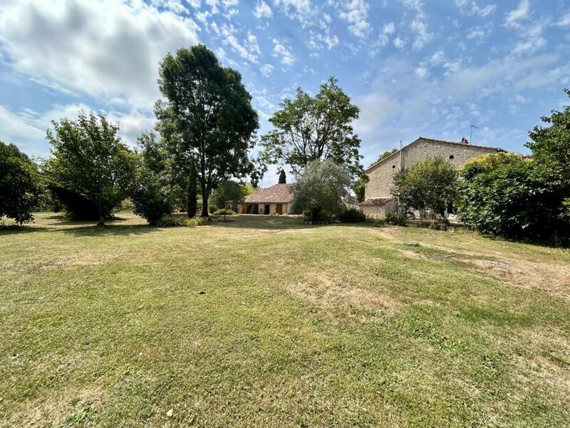 Propriété - 312 m² - 8 pièces