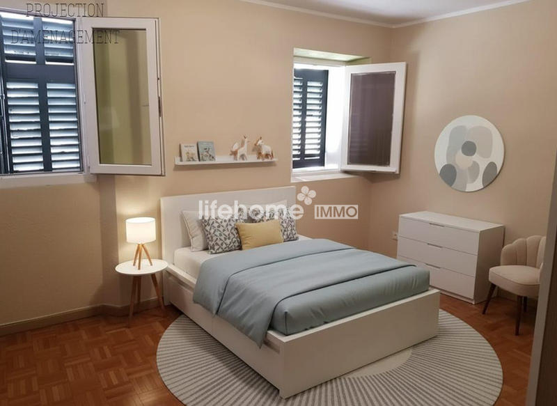 Maison - 90 m² - 5 pièces