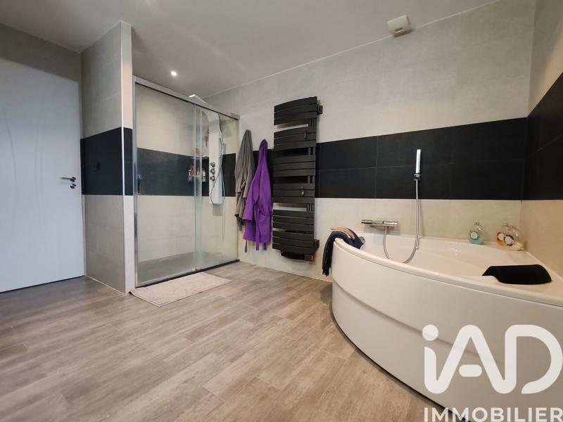 Maison - 177 m² - 7 pièces