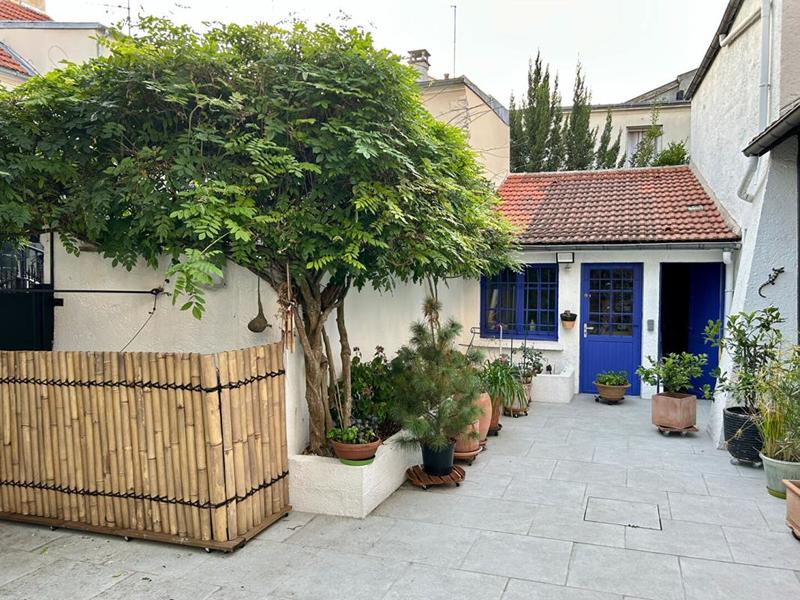 Maison - 230 m² - 9 pièces