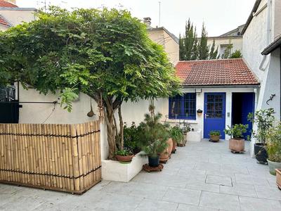 Maison - 230 m² - 9 pièces