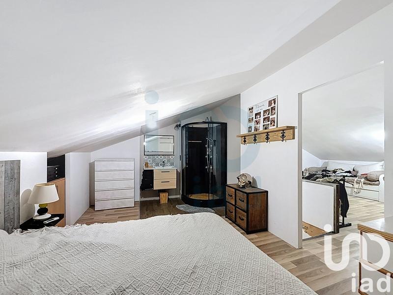 Maison - 250 m² - 6 pièces