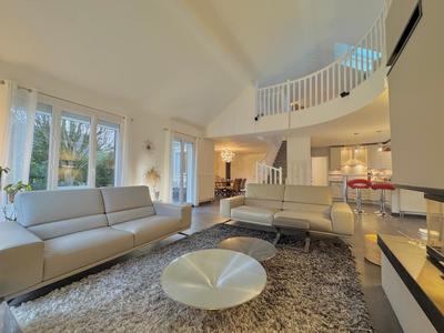 Maison - 213 m² - 7 pièces