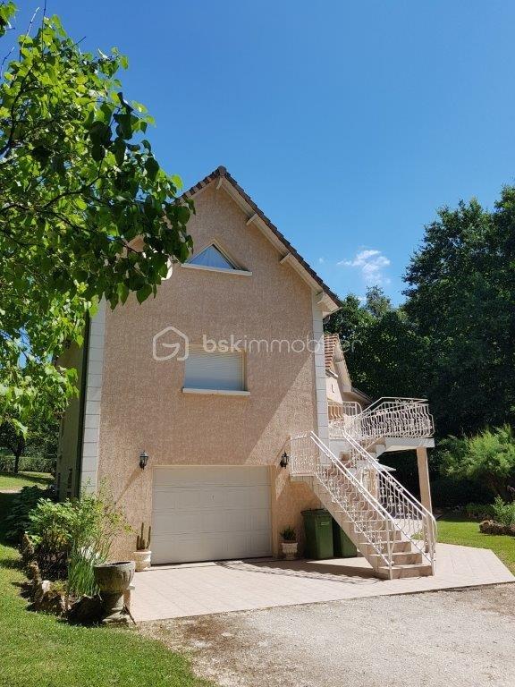 Maison - 310 m² - 7 pièces