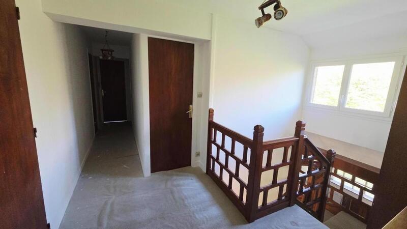 Maison - 210 m² - 10 pièces