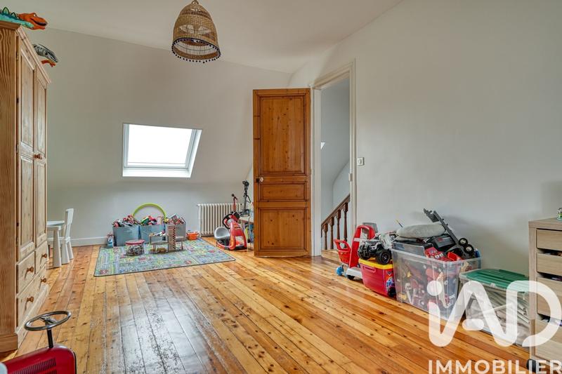 Maison - 180 m² - 8 pièces