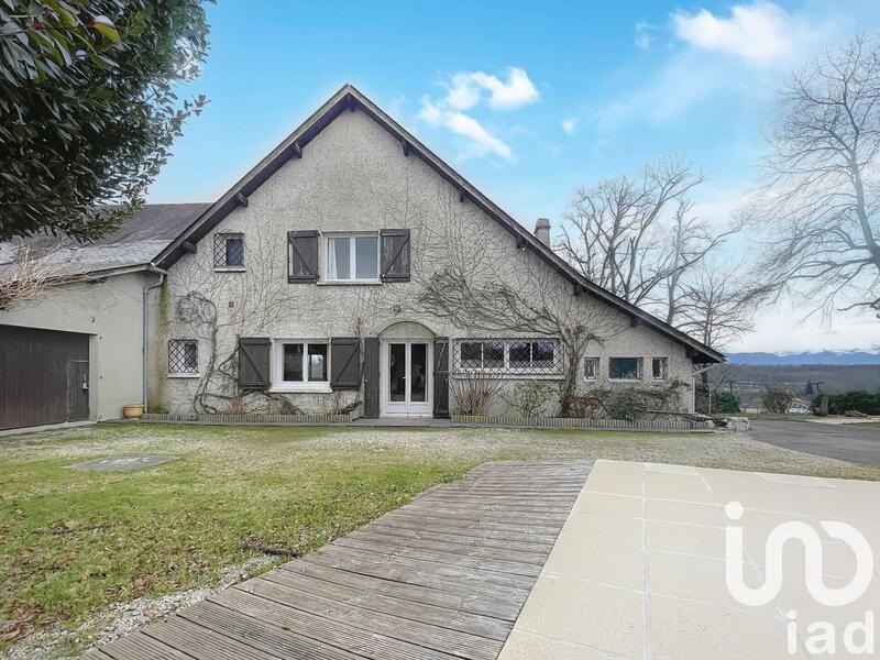 Maison - 288 m² - 11 pièces