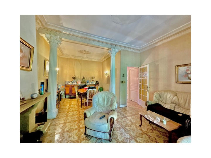 Maison - 250 m² - 9 pièces