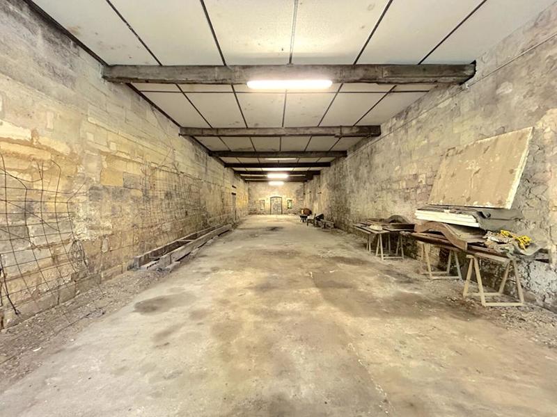 Entrepôt - 242 m² - 1 pièce