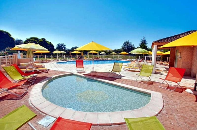 Hôtel particulier - 1 216 m² - 60 pièces