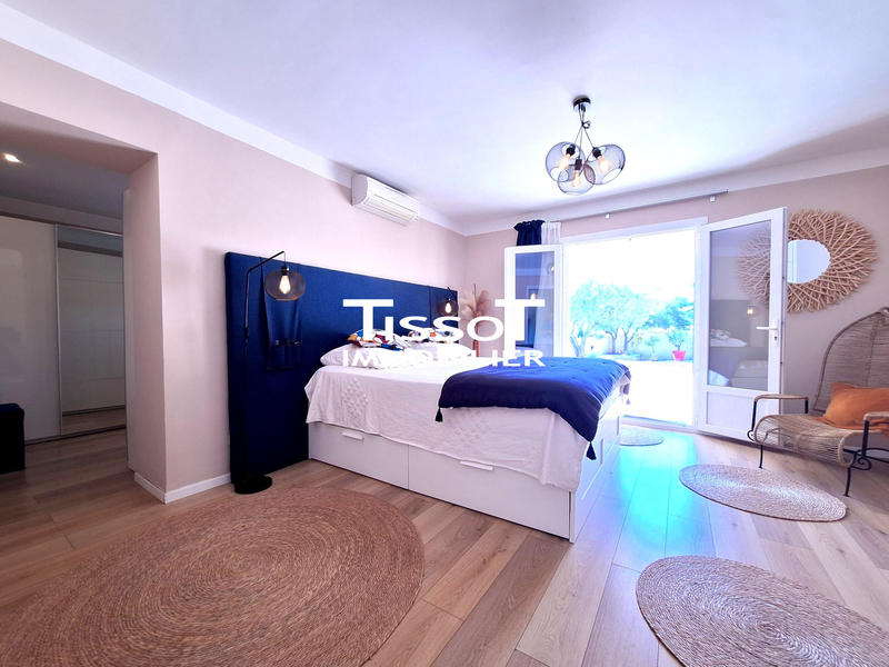 Villa - 227 m² - 8 pièces