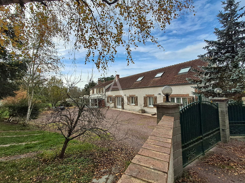 Maison - 305 m² - 10 pièces