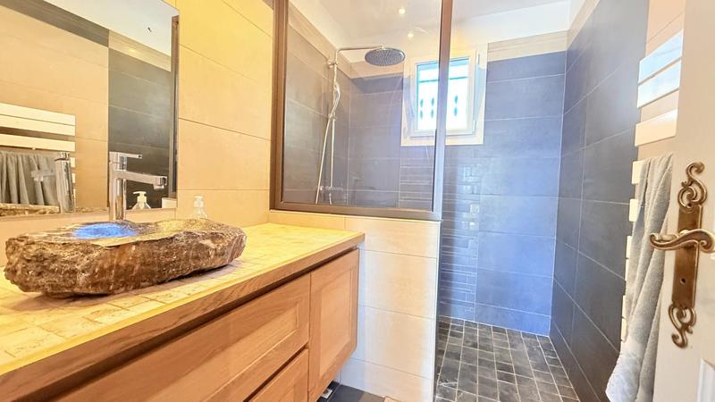 Maison - 185 m² - 7 pièces