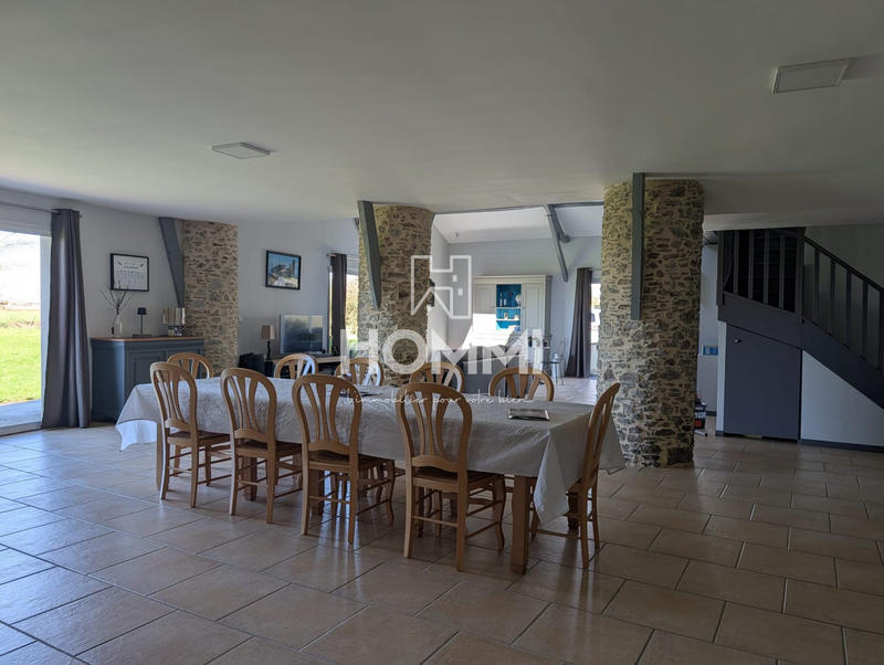 Maison - 253 m² - 8 pièces