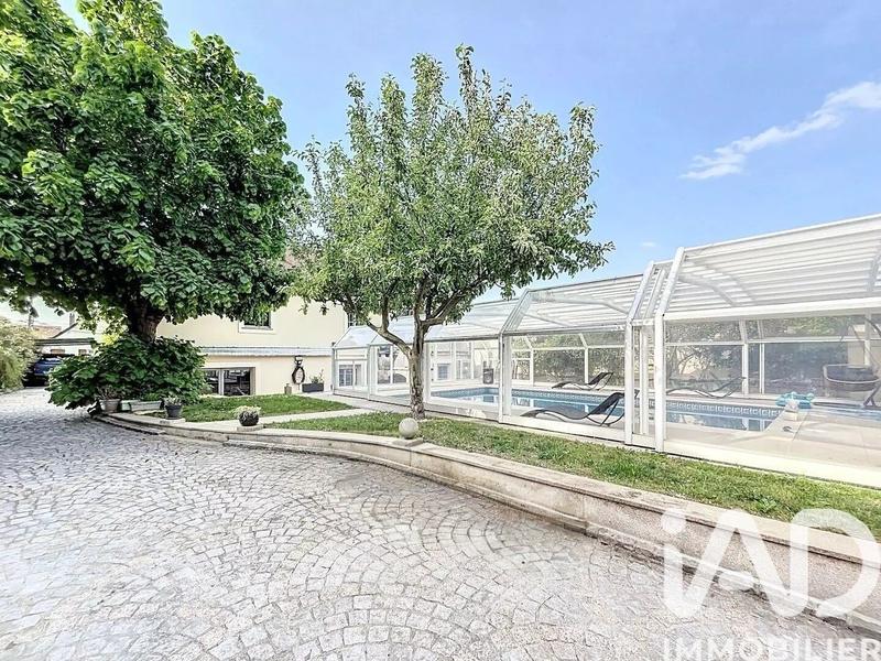 Maison - 205 m² - 6 pièces