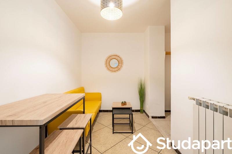 Chambre - 11 m² - 1 pièce