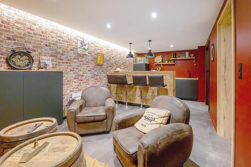 Maison - 253 m² - 8 pièces