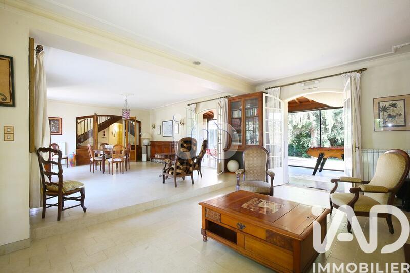 Maison - 220 m² - 7 pièces