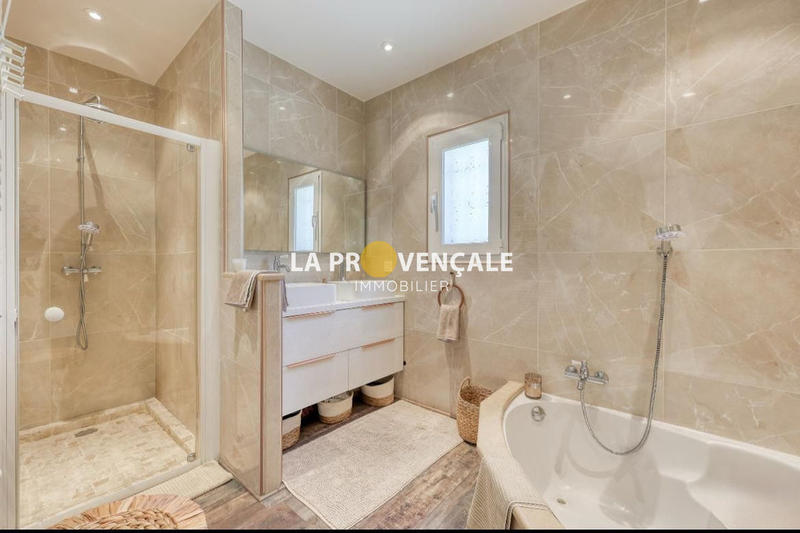 Maison traditionnelle - 250 m² - 6 pièces