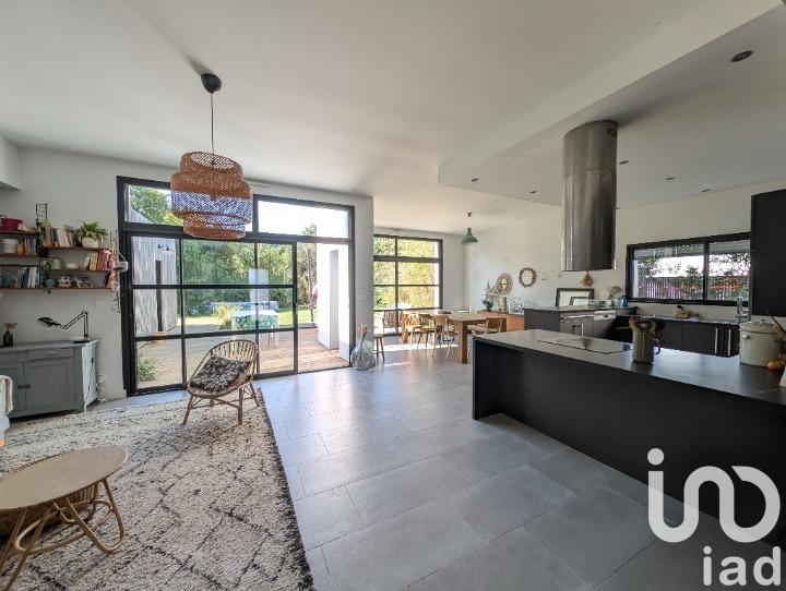 Maison - 224 m² - 8 pièces