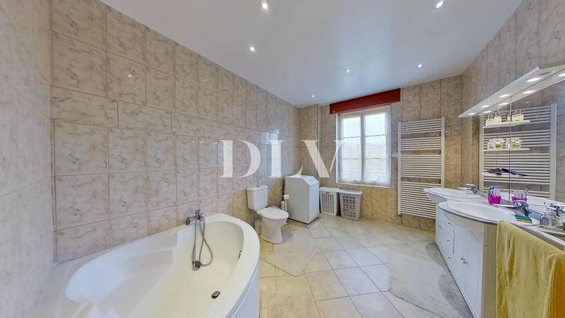 Maison - 168 m² - 7 pièces