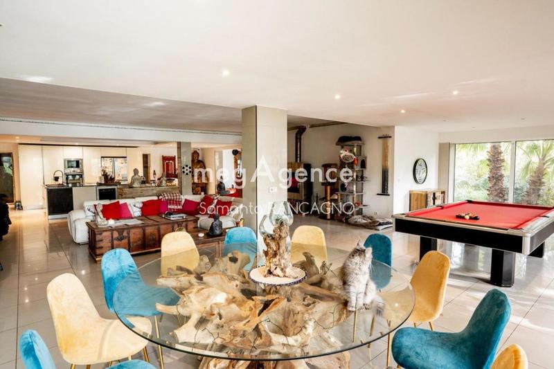 Maison - 308 m² - 10 pièces