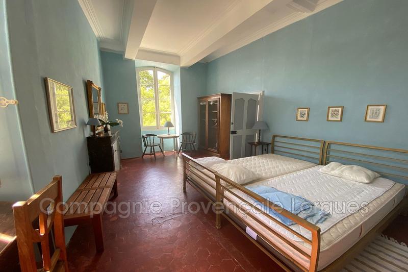 Maison - 1 150 m² - 25 pièces