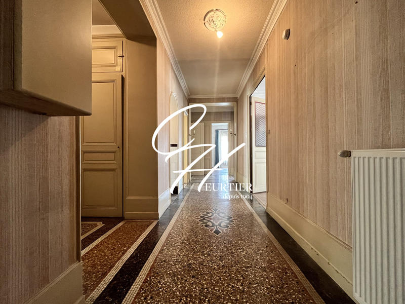 Appartement - 142 m² - 6 pièces