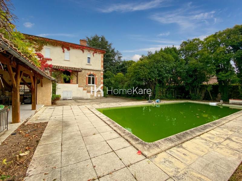 Maison - 240 m² - 7 pièces