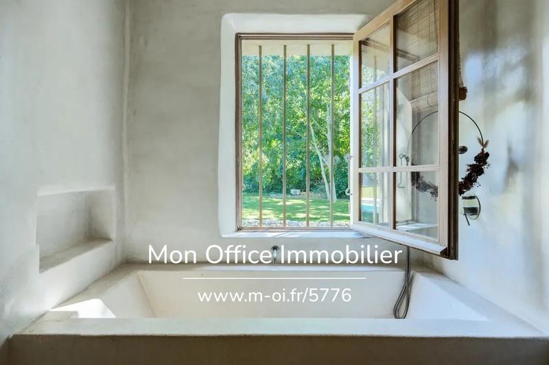 Propriété - 475 m² - 10 pièces