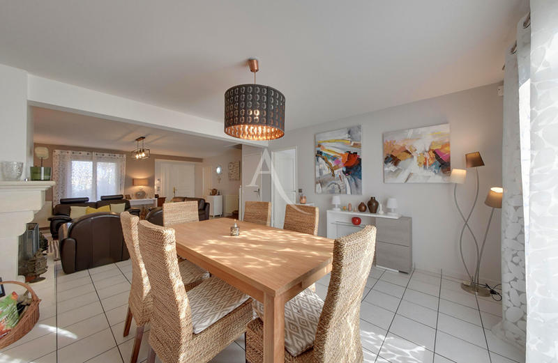 Maison - 215 m² - 8 pièces