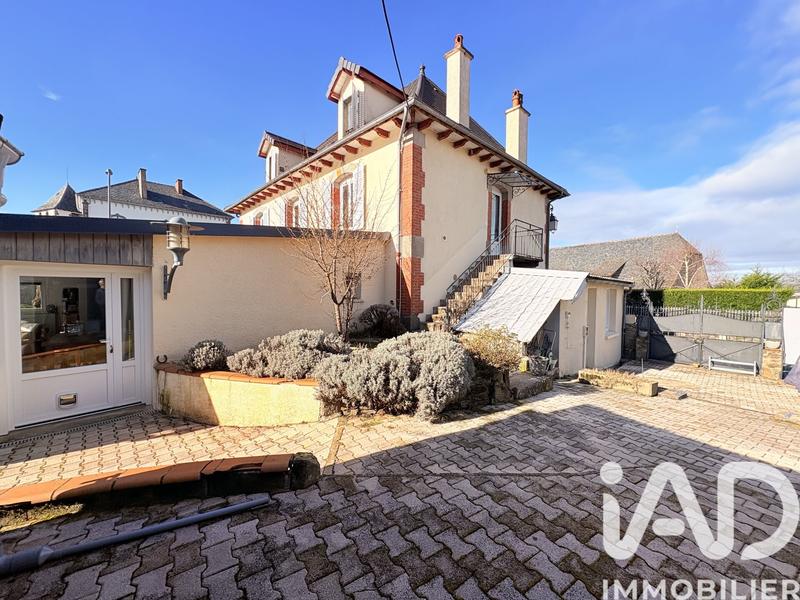 Maison - 300 m² - 11 pièces