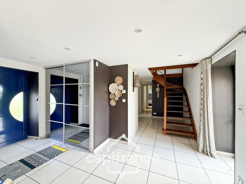 Maison - 298 m² - 10 pièces