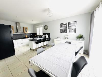 Pavillon - 144 m² - 7 pièces