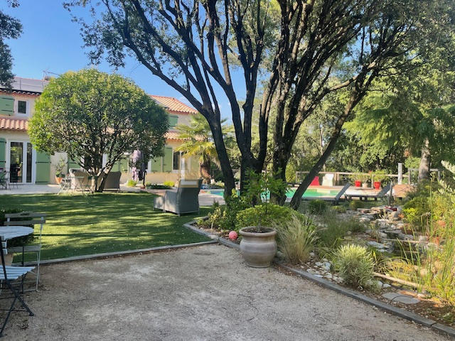 Maison - 217 m² - 6 pièces