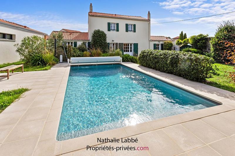 Maison - 210 m² - 9 pièces