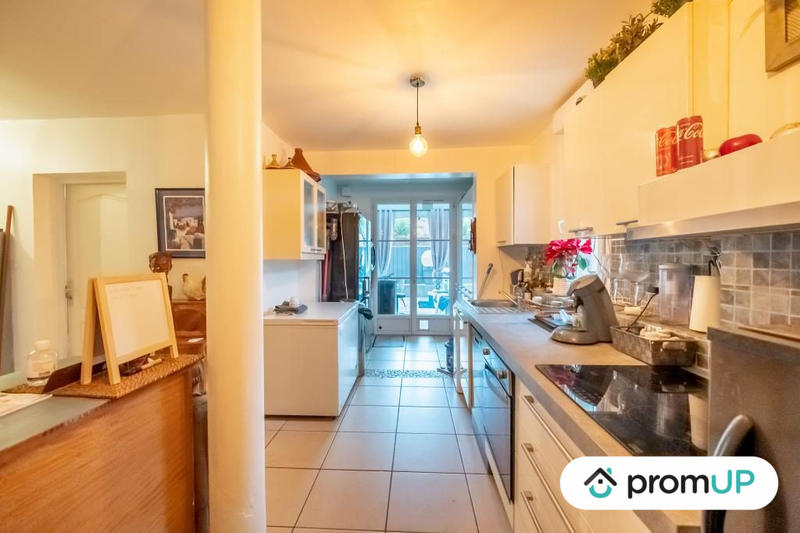 Maison traditionnelle - 260 m² - 8 pièces