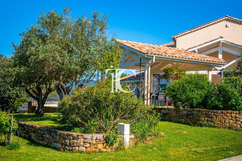 Maison - 260 m² - 6 pièces